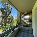 Zenith Charm Of Barry Gardens- Private Parking Apartment *