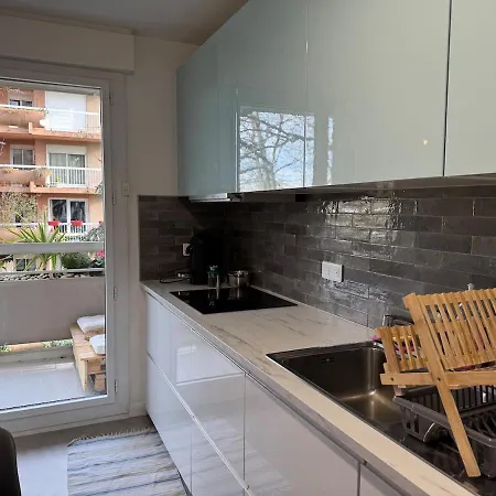 Zenith Charm Of Barry Gardens- Private Parking