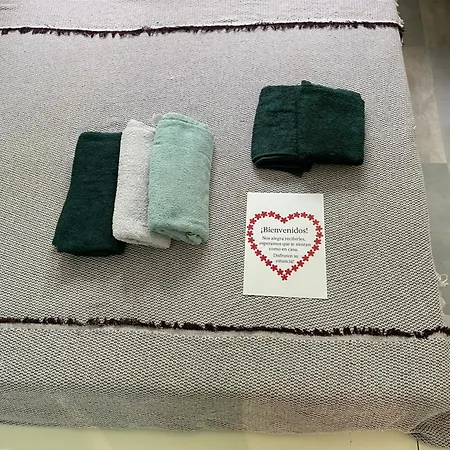 Zenith Charm Of Barry Gardens- Private Parking Daire *