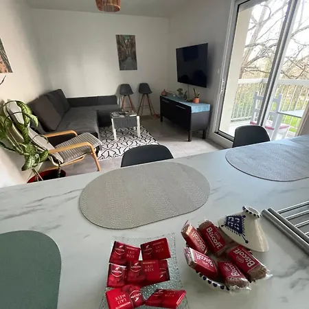 Zenith Charm Of Barry Gardens- Private Parking Daire *