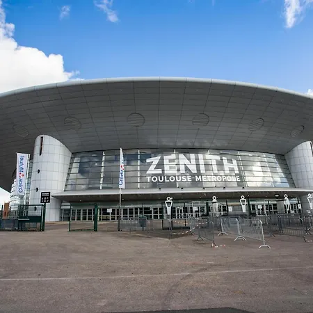 Zenith Charm Of Barry Gardens- Private Parking *