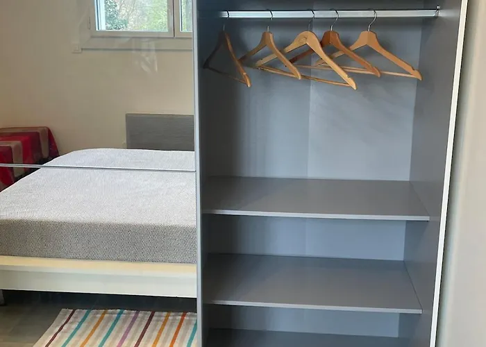 Zenith Charm Of Barry Gardens- Private Parking