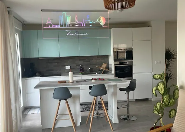 Zenith Charm Of Barry Gardens- Private Parking