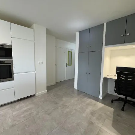 Zenith Charm Of Barry Gardens- Private Parking Apartman