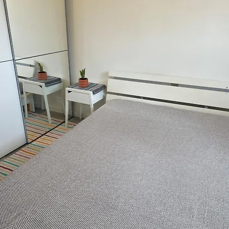 Zenith Charm Of Barry Gardens- Private Parking