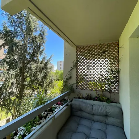 Zenith Charm Of Barry Gardens- Private Parking Апартаменты *