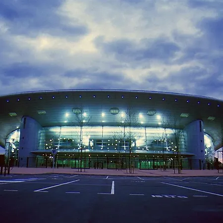 Zenith Charm Of Barry Gardens- Private Parking *