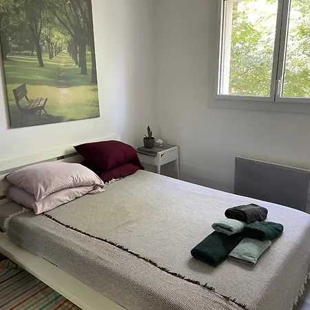 Апартаменты Zenith Charm Of Barry Gardens- Private Parking *