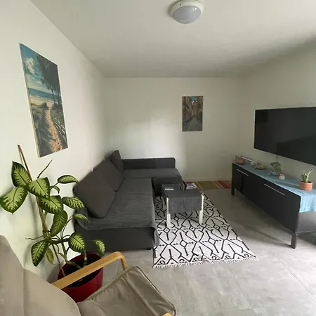 Daire Zenith Charm Of Barry Gardens- Private Parking