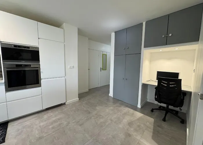 Zénith Charm Of Barry Gardens- Private Parking Appartement